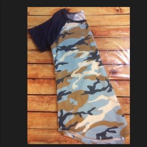 New- Plus size Camo print Raglan Sleeve Top